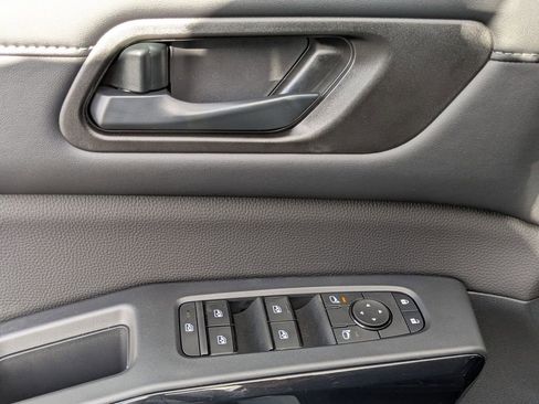 New 2025 Nissan Pathfinder SV w/ SV Premium Package AWD/4WD image 12