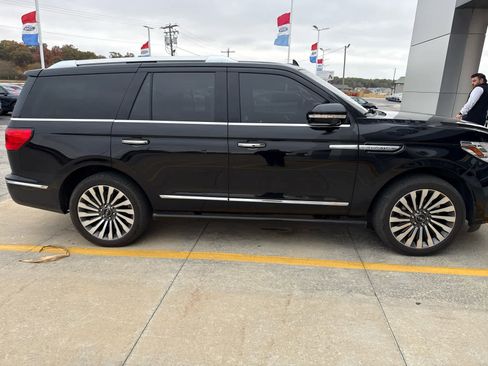 Used 2019 Lincoln Navigator Reserve image 4