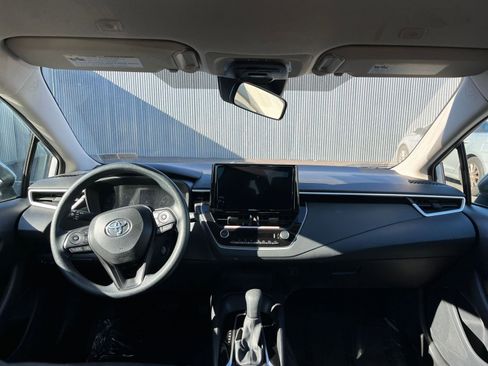 Used 2025 Toyota Corolla LE image 33