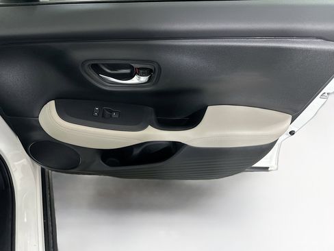 Used 2025 Honda HR-V LX image 29