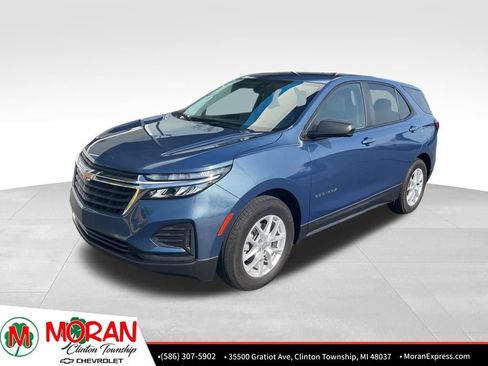 Certified 2024 Chevrolet Equinox LS w/ LS Convenience Package FWD image 3