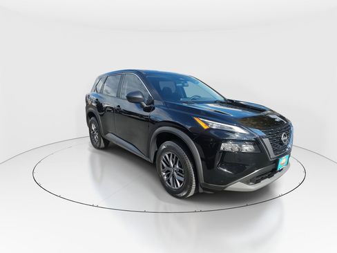 Used 2023 Nissan Rogue S image 2