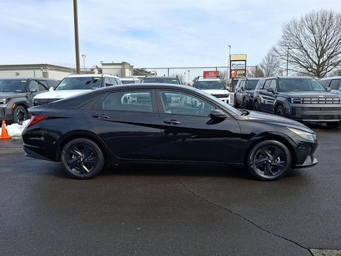 Certified 2023 Hyundai Elantra SEL image 5