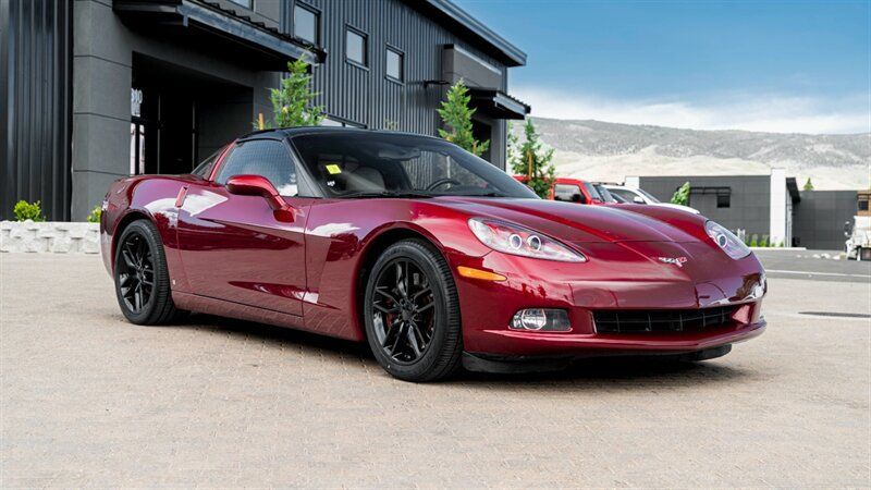 Used 2007 Chevrolet Corvette Coupe w/ Preferred Equipment Group RWD image 1