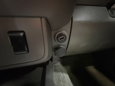 Used 2010 Nissan Frontier SE image 31