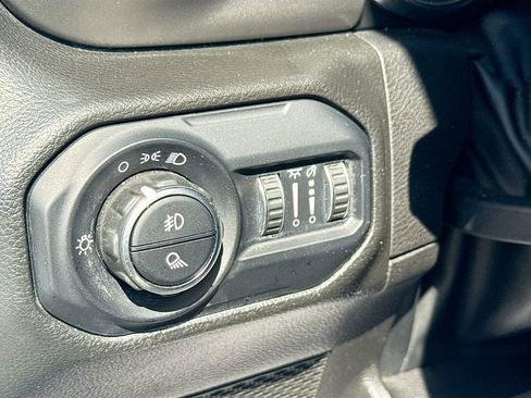 Used 2022 Jeep Gladiator Sport AWD/4WD image 11