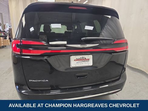 Used 2023 Chrysler Pacifica Touring-L FWD image 40