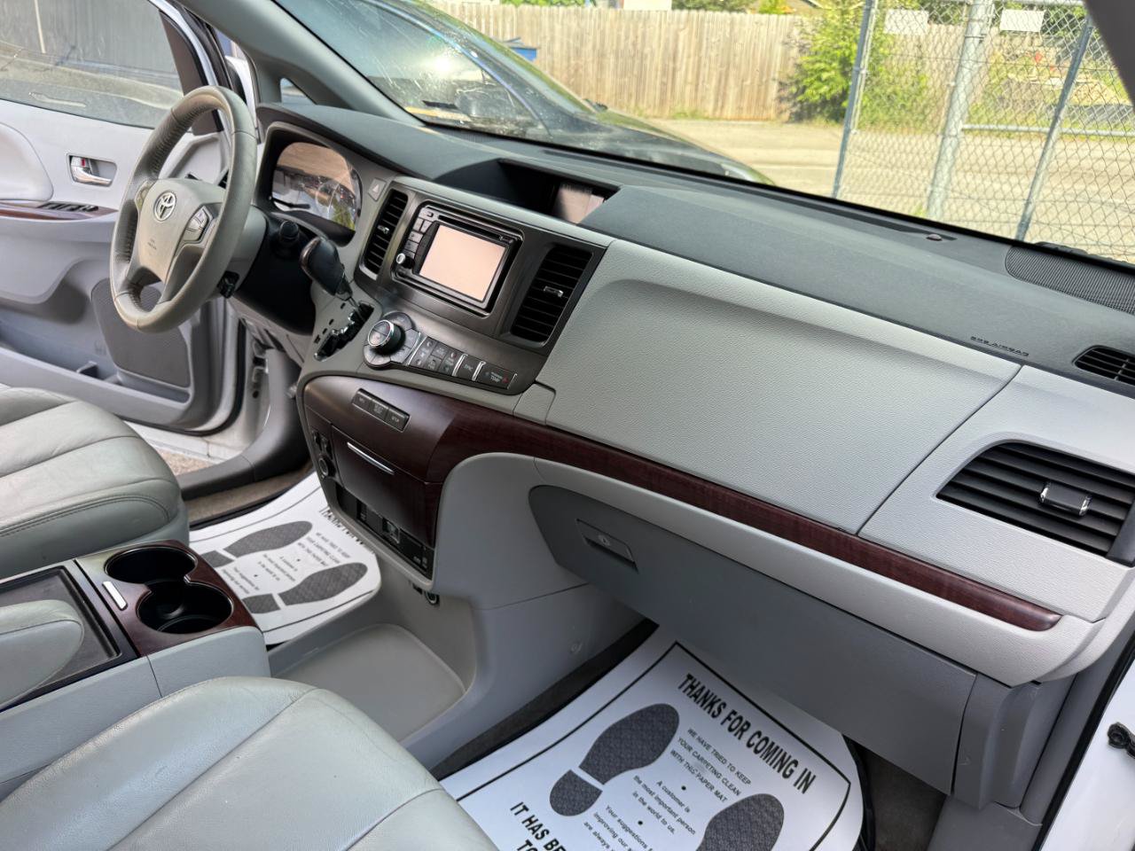 Used 2013 Toyota Sienna XLE w/ Entertainment Pkg FWD image 69