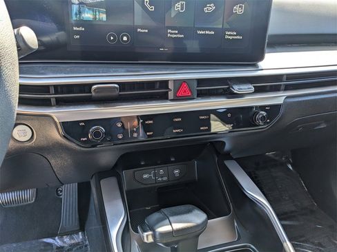 Certified 2025 Kia Sorento LX image 25