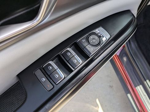 Certified 2024 Kia Carnival LX FWD image 20