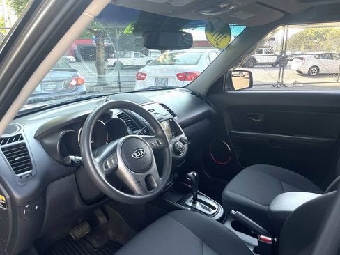Used 2010 Kia Soul + w/ Audio Pkg FWD image 13