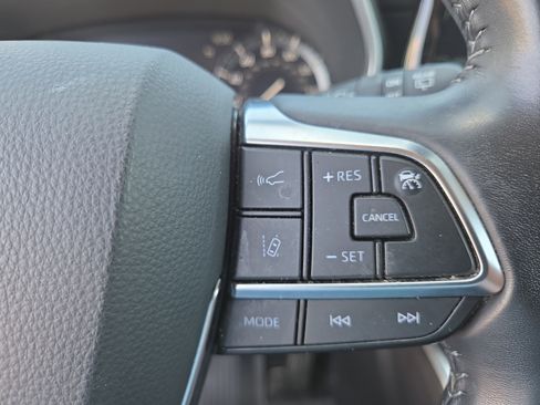 Used 2021 Toyota Highlander XLE AWD/4WD image 27