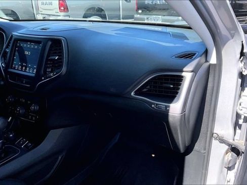 Used 2022 Jeep Cherokee Latitude Lux w/ Mopar Interior Package AWD/4WD image 16