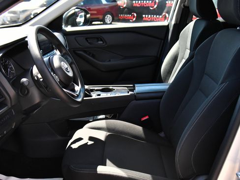 Used 2024 Nissan Rogue S FWD image 17