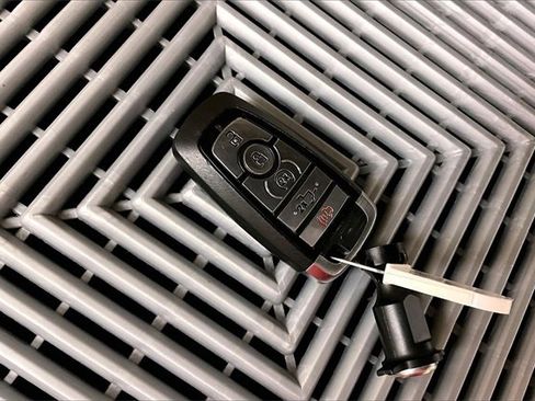 Used 2022 Ford F250 Platinum image 10