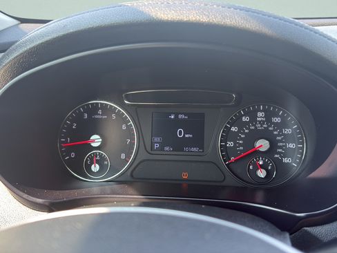 Used 2020 Kia Sorento LX AWD/4WD image 16