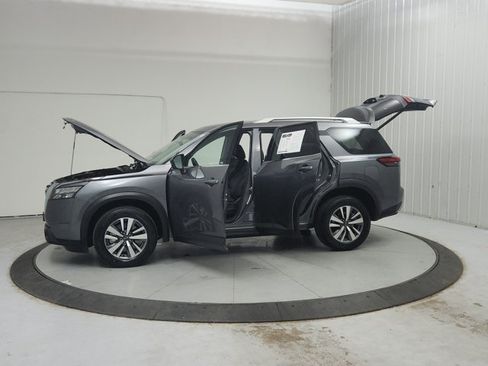 Used 2025 Nissan Pathfinder SL AWD/4WD image 13