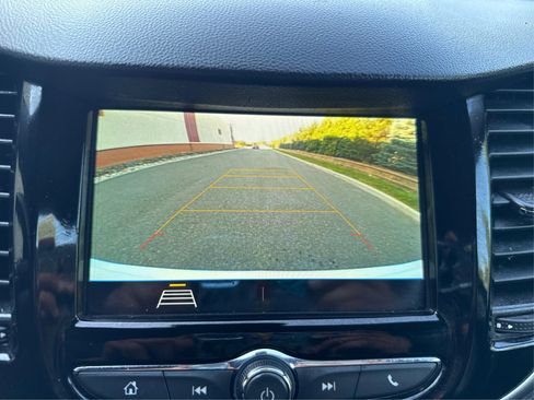 Used 2019 Chevrolet Trax LT w/ LT Convenience Package FWD image 24