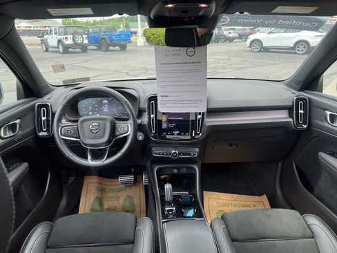 Certified 2022 Volvo XC40 T5 R-Design image 28