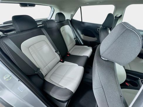 Certified 2025 Hyundai Venue SEL FWD image 25