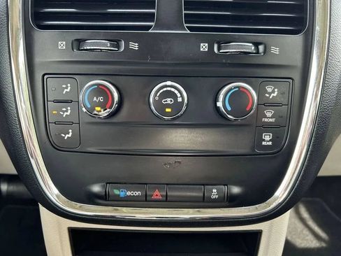 Used 2016 Dodge Grand Caravan American Value Package FWD image 14