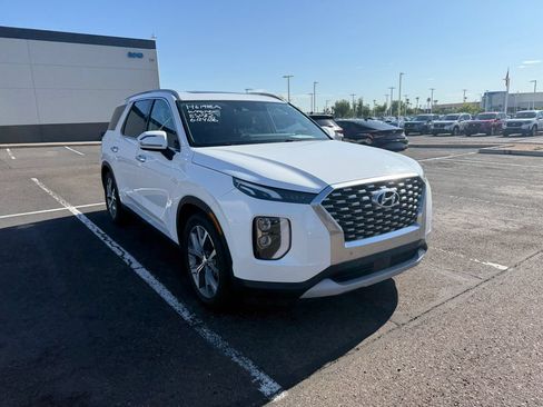 Used 2020 Hyundai Palisade SEL w/ Premium Package FWD image 3