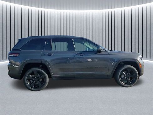 New 2025 Jeep Grand Cherokee Altitude image 2