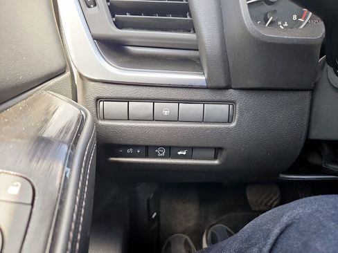 Used 2025 Nissan Rogue SV image 21