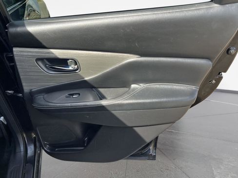 Used 2017 Nissan Murano SV w/ Premium Package image 23