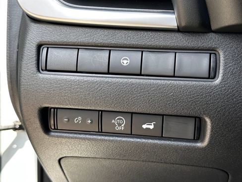 Used 2024 Nissan Rogue SV FWD image 27