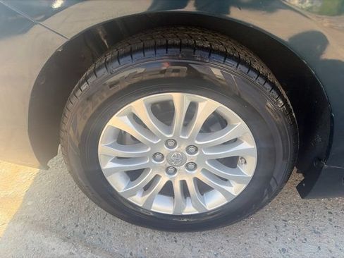 Used 2012 Toyota Sienna XLE FWD image 9