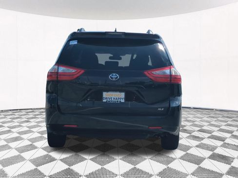 Used 2018 Toyota Sienna XLE w/ XLE Navigation Package FWD image 4