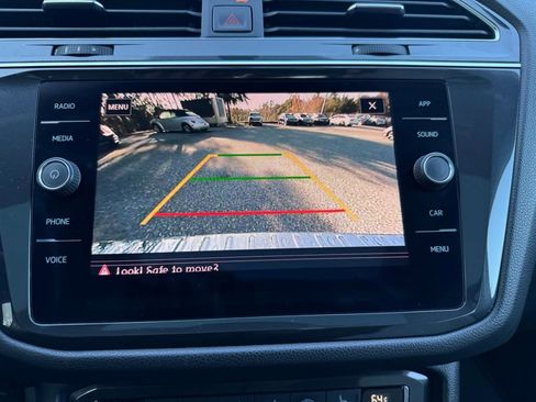 Used 2019 Volkswagen Tiguan SE w/ Panoramic Sunroof Package image 23