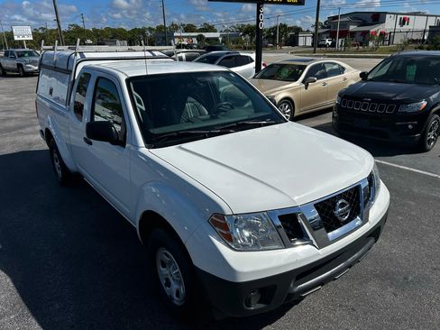 Used 2018 Nissan Frontier S image 2