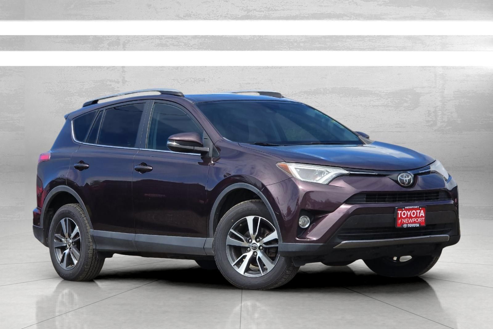 Used 2017 Toyota RAV4 XLE AWD/4WD image 2