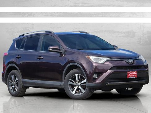 Used 2017 Toyota RAV4 XLE AWD/4WD image 2