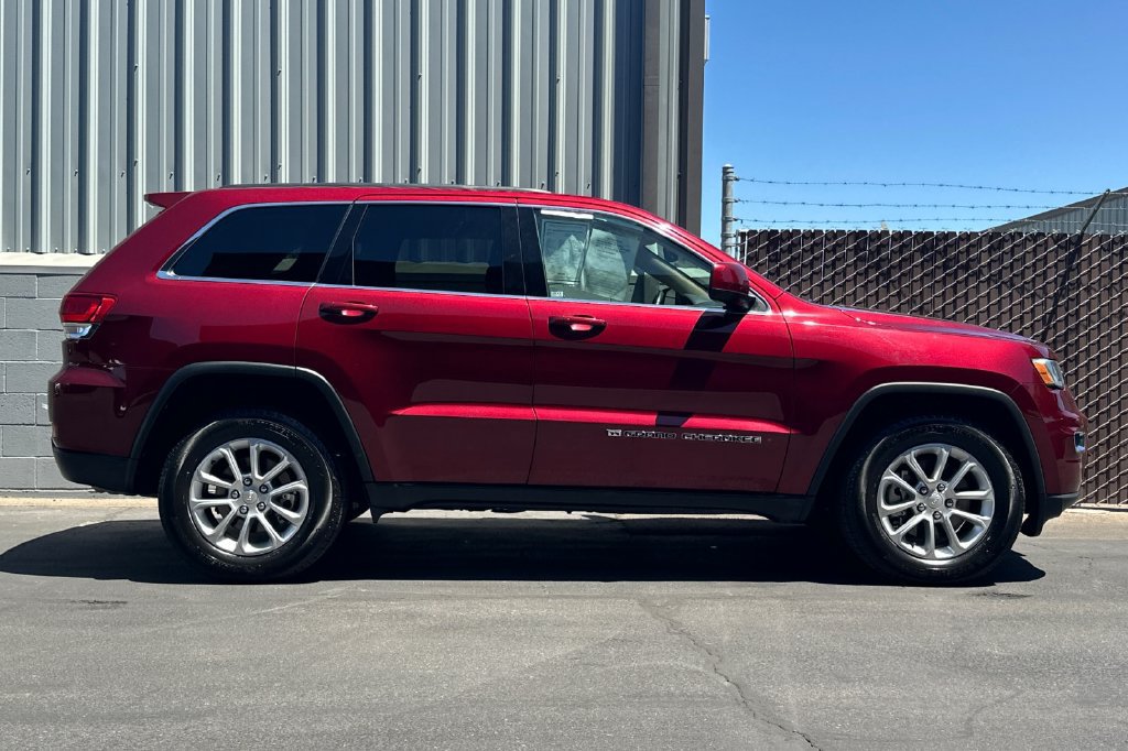 Used 2022 Jeep Grand Cherokee Laredo E RWD image 3