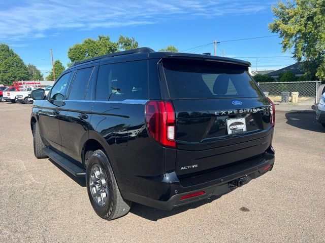 Used 2025 Ford Expedition Active AWD/4WD image 3