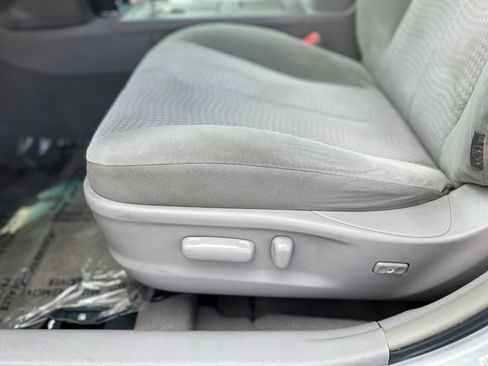 Used 2010 Toyota Camry LE FWD image 19