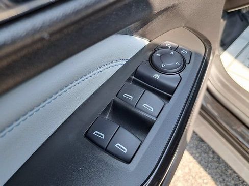 Used 2025 Chevrolet Trax LT w/ LT Convenience Package FWD image 19