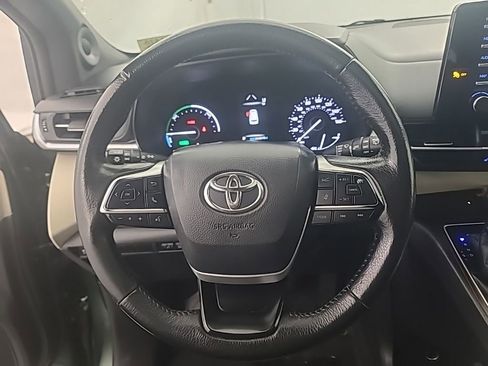 Used 2021 Toyota Sienna XLE w/ XLE Plus Package FWD image 33