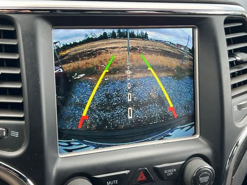 Used 2018 Jeep Grand Cherokee Altitude image 22