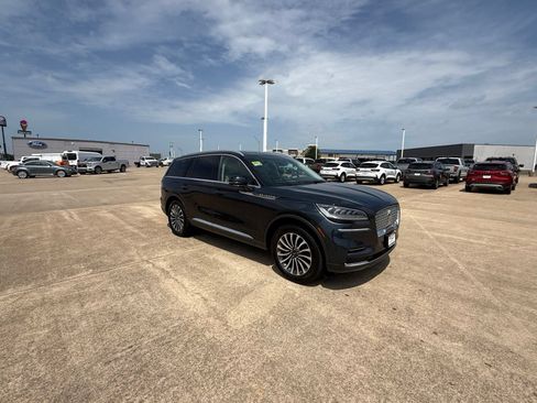 Used 2023 Lincoln Aviator Reserve w/ Elements Package Plus AWD/4WD image 3
