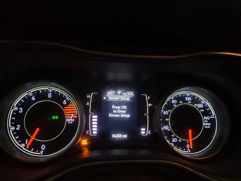 Used 2019 Jeep Cherokee Latitude Plus AWD/4WD image 23