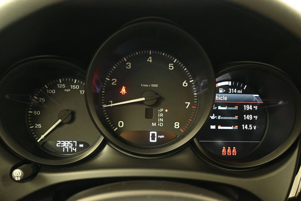 Certified 2025 Porsche Macan AWD/4WD image 23