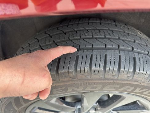 Used 2022 Jeep Grand Cherokee Laredo X image 13