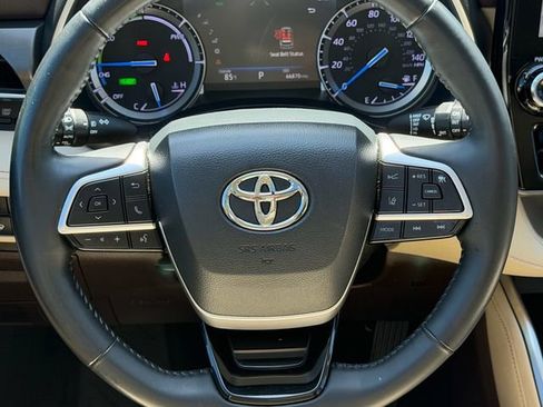 Used 2022 Toyota Highlander Limited FWD image 14