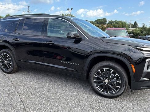 New 2026 Chevrolet Traverse LT w/ Sun and Wheel Package FWD image 4