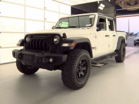 Used 2020 Jeep Gladiator Sport w/ Quick Order Package 24S AWD/4WD image 2