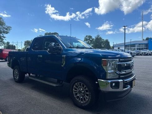 Certified 2022 Ford F250 XLT w/ XLT Premium Package AWD/4WD image 4